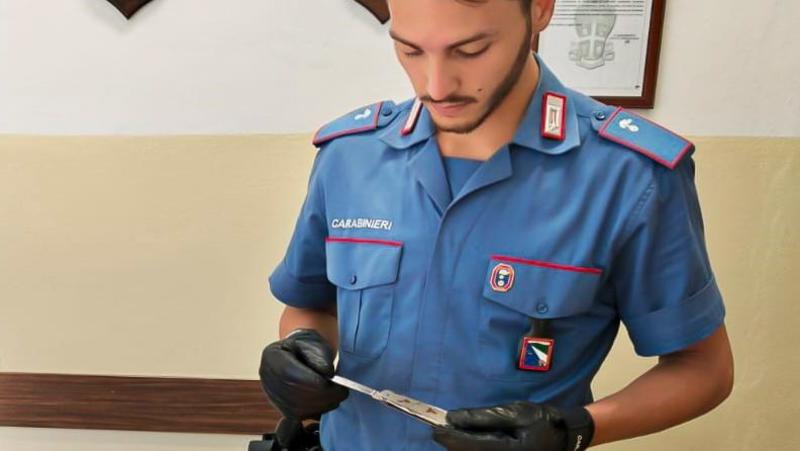 Controlli alla Bolognina: coltelli, droga e un arresto per tentata rapina