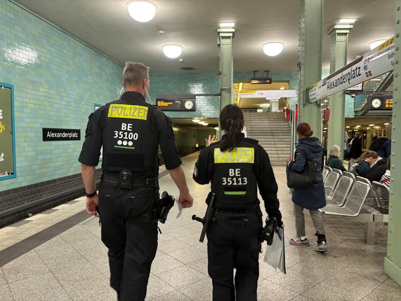 Kaum Zeit für Verbrecherjagd: Womit Berlins Polizisten so alles beschäftigt sind