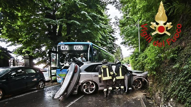 Como, incidente tra auto e bus di linea: alla guida il calciatore 25enne Caqueret