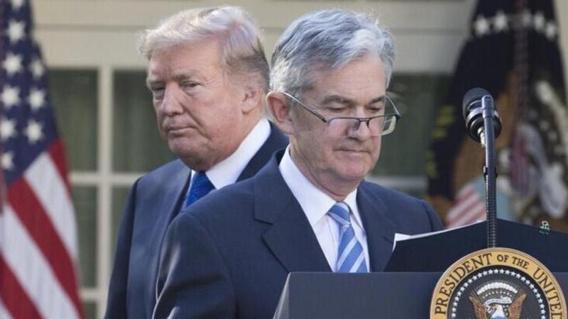 La Fed non abbassa i tassi (per colpa dei dazi). L’irritazione di Trump: “Powell sempre in ritardo”