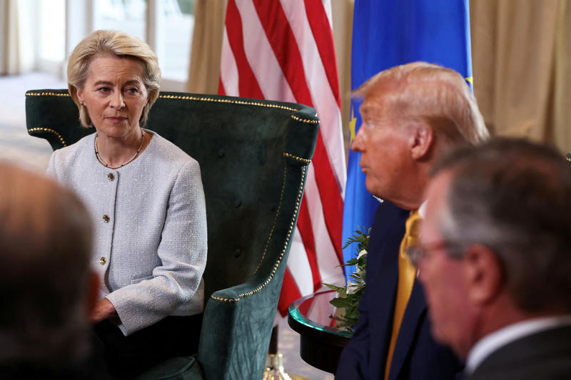 (POGLED) Kolumna dr. Klemna Grošlja: EU je plen v Trumpovem daš-dam