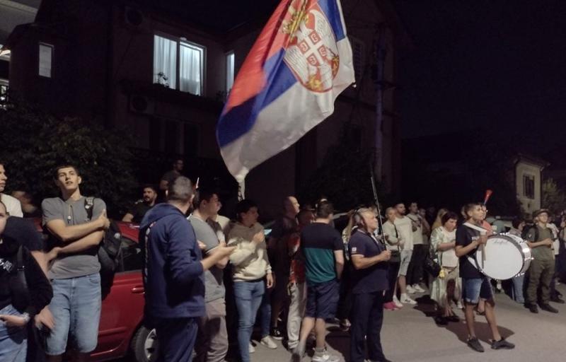 Sutra „pumpanje“ za Anu Brnabiċ: Završen protest u Kragujevcu (VIDEO, FOTO)