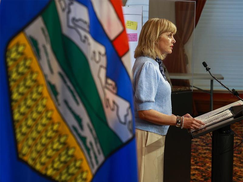 Bell: Danielle Smith vs. Gondek on Calgary bike lanes — the mayor retreats