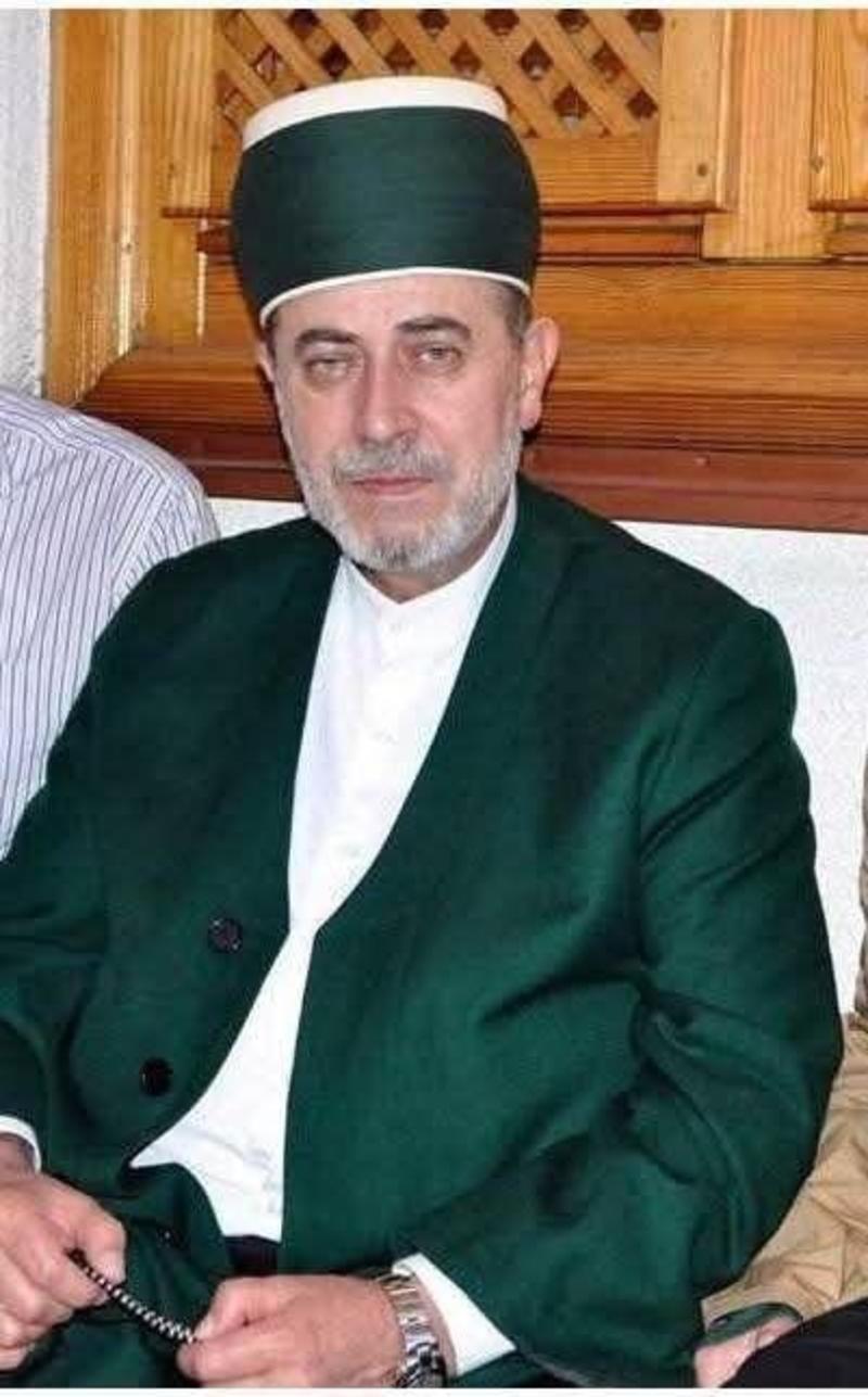 Tekkede mürşid, cephede mücahit