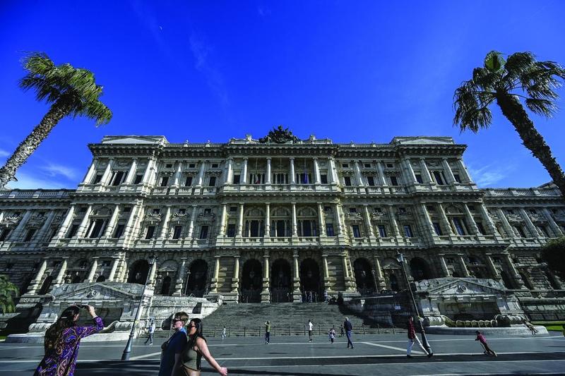 Corruzione, la Cassazione “ridisegna” i confini del reato