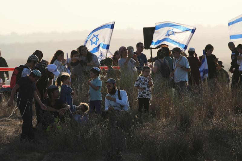 ‘Ours forever’: Hundreds march from Sderot to Gaza border to demand resettlement