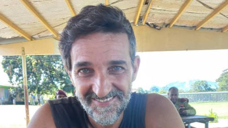 Carlo D’Attanasio liberato in Papua Nuova Guinea, chi è il velista pescarese. Le accuse, il carcere, la malattia