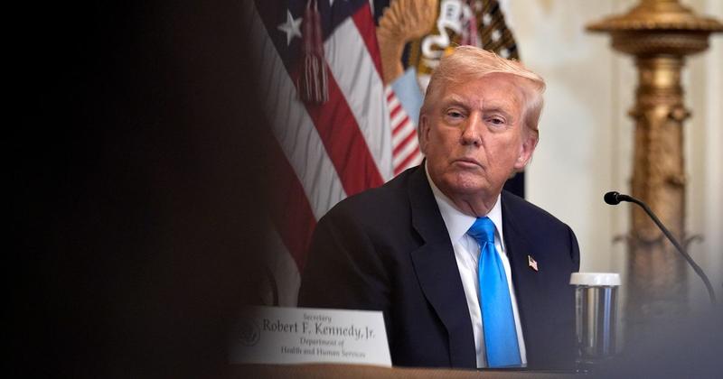 Trump Bullies Hawley Into Submission on Stock Trading Ban
