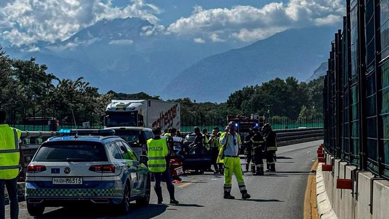 Auto contromano sull'autostrada Torino-Bardonecchia: un morto e tre feriti nello scontro con un altro veicolo