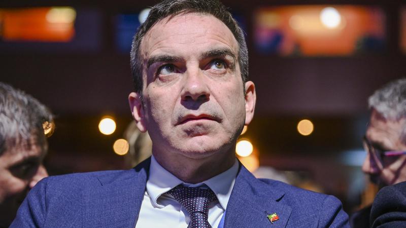 Calabria, il governatore Occhiuto si dimette. “Mi ricandido, non mi farò fermare”