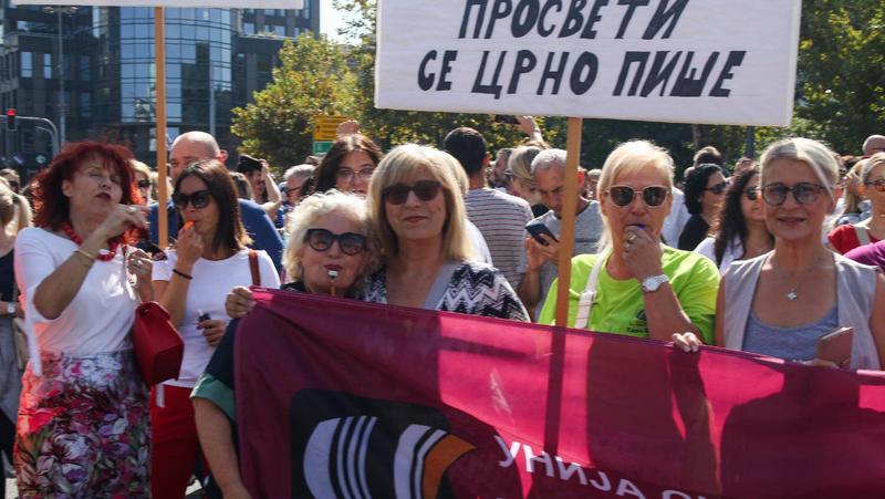 Nastavnicima sledi vanredno povećanje plata: Gde će biti u odnosu na prosek Republike?