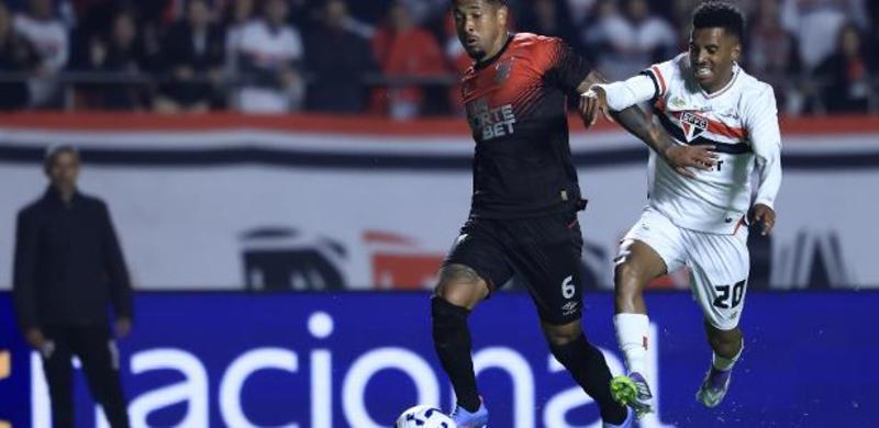 São Paulo cria para golear, mas leva para o jogo de volta placar traiçoeiro