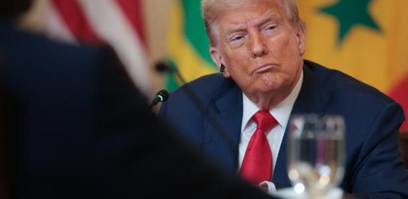 Trump senta para negociar, e tarifaço esvaziado facilita para o Brasil