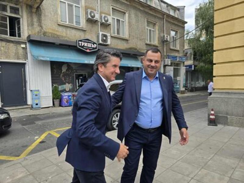 Министърът на туризма е в Бургас, събира черноморските кметове на важна среща