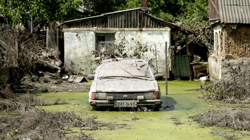 Zerstörter Kachowka-Damm in der Ukraine: Naturexperiment oder giftige Zeitbombe?