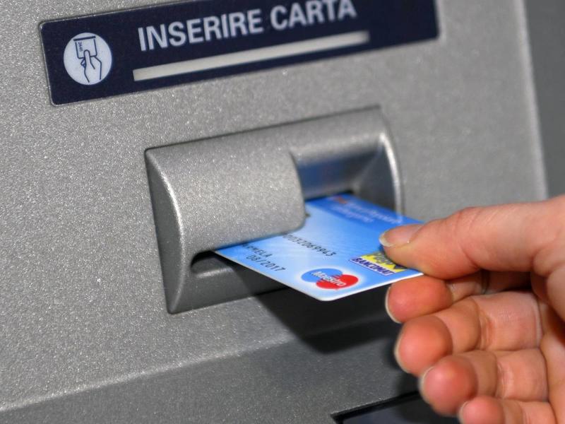 Sportelli addio, ma per le città deserte si muova la politica