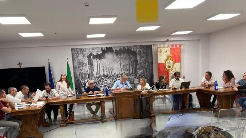 Mogliano, la mozione di sfiducia a Castellani non entra in Consiglio: la minoranza abbandona l'aula