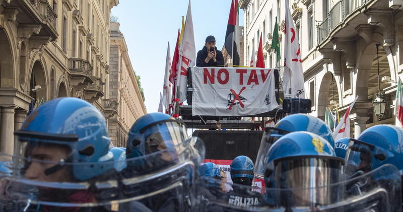 Se Amnesty adesso processa la polizia anti-No Tav