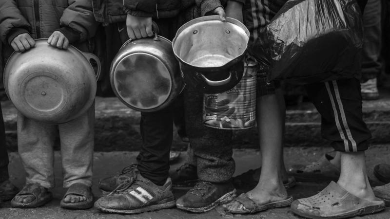 Ausgehungertes oder krankes Kind? Wie Journalisten den Hunger in Gaza verhöhnen