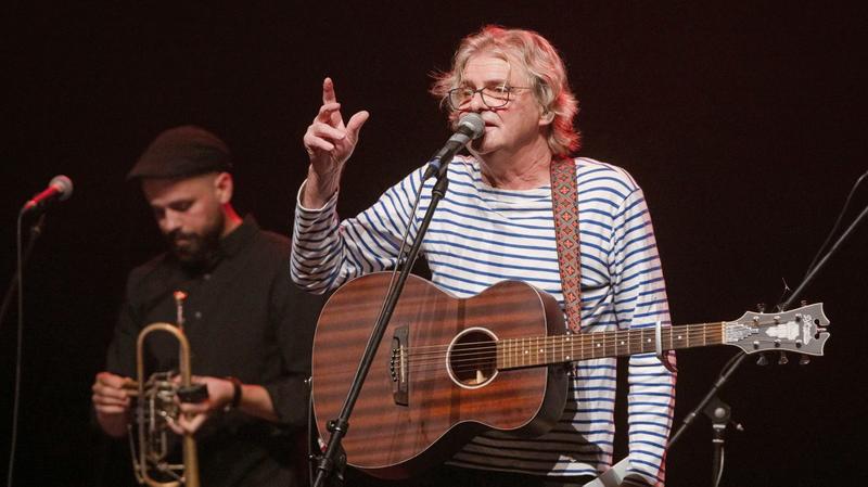 Hans-Eckardt Wenzel zum 70.: Seine Lieder passen in Ost und West