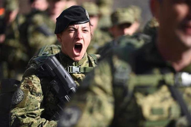 FOTO 'Tata je gutao knedle i plakao dok je gledao': Razgovarali smo natporučnicom koja je od branitelja s ponosom preuzela zastavu