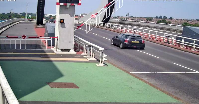 More than 100 drivers caught running red light at bridge