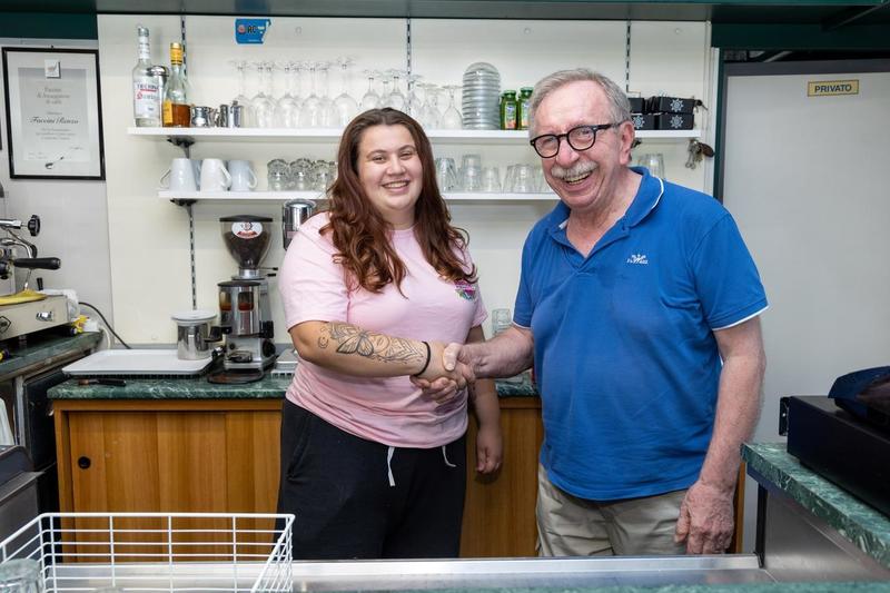 Ferrara, a 19 anni nel bar-edicola: «Sprone per altri giovani»