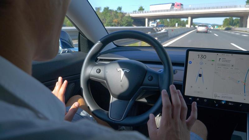 “Morte causata da Autopilot”. Tesla condannata a pagare 242 milioni per un incidente del 2019