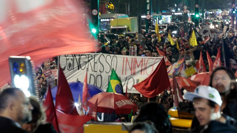Até quando nos deixaremos dominar por minorias barulhentas?