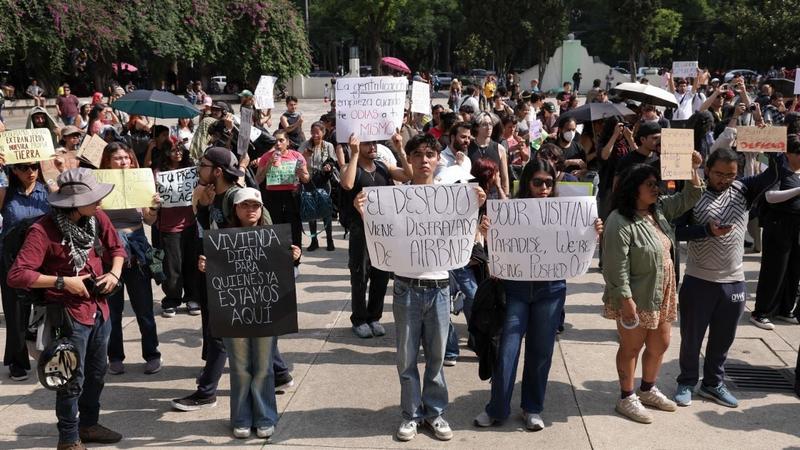 El problema de la gentrificación no son los extranjeros, es la complicidad políticos-inmobiliarias