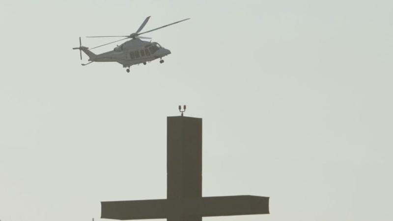 Papa stigao helikopterom pred oduševljene vernike u Rimu