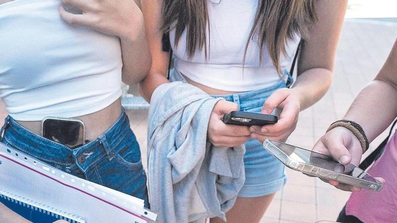El celibato voluntario se abre paso entre las jóvenes: ¿desinterés, desconexión emocional o hartazgo?