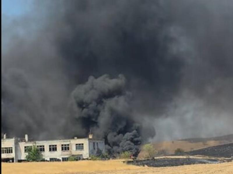 Голям пожар избухна край кв. Банево, горяха 