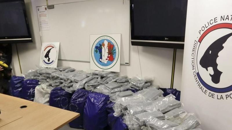 Lo «tsunami bianco» investe la Francia: oltre 200 mila persone coinvolte nella distruzione al dettaglio di cocaina