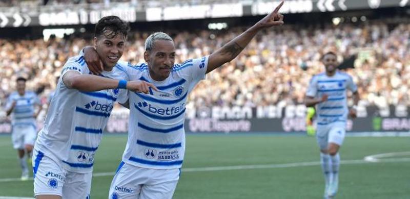 Cruzeiro anula Botafogo no Nílton Santos e pressiona Flamengo por liderança