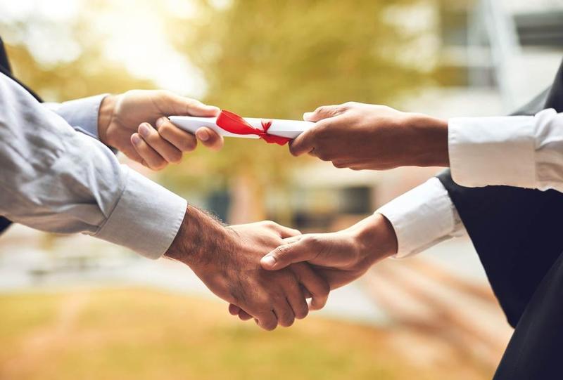 Ahlaki çöküşün dorukları: Sahte diploma skandalı bize ne söylüyor?