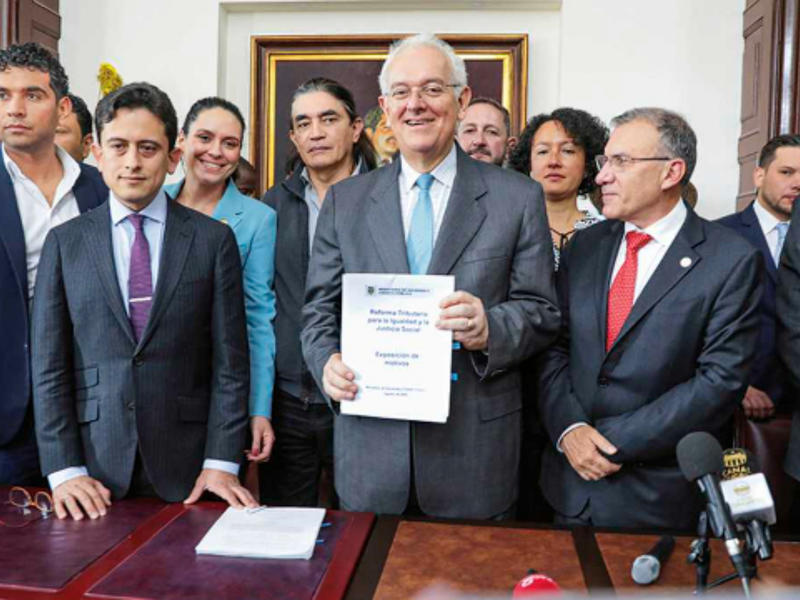 Con la tributaria de Ocampo los ricos pagan más pero los superricos menos