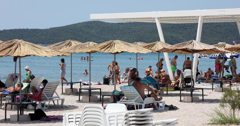 Najgore su prošli turisti iz Bosne koji su došli na jedan dan. Nisu stigli pokupiti ni rajčice, paštete, parizer...