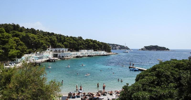 Hrvati opleli po poznatom otoku: 'Hoteli od 30.000 € po noćenju. Upali Booking pa vidi...'