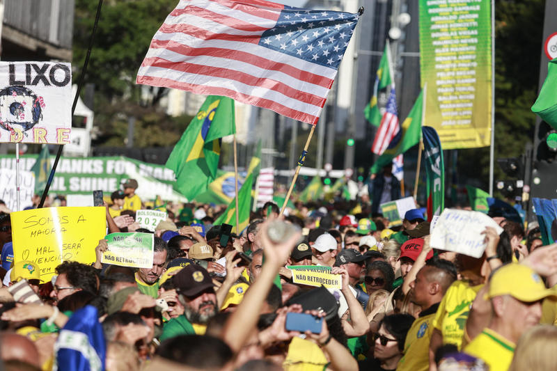 O povo nas ruas e um socialista no poder
