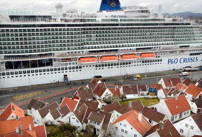 Politikernes jobb er ikke å sikre cruise­turistene best mulig fotopunkt, mens vi får skipsskrog, bråk og eksos
