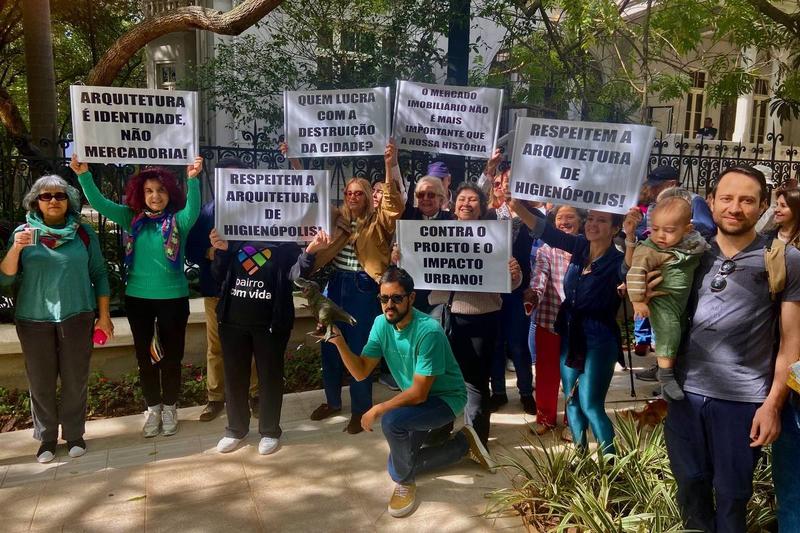 Manifestação descontraída contra novos prédios em Higienópolis, em São Paulo