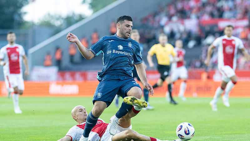 Anständig oder unklug? Das Kraulich-Foul an Volland spaltet die Meinungen