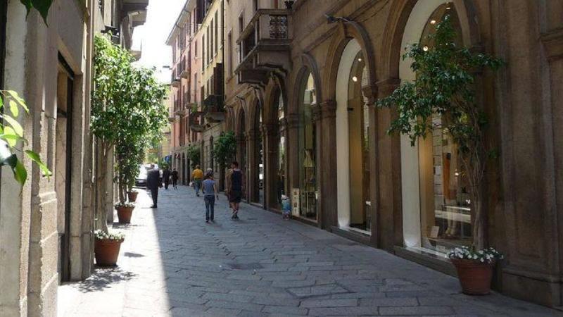 Turisti ostaggio dei predoni di orologi di lusso: raffica di rapine nel Quadrilatero della moda.