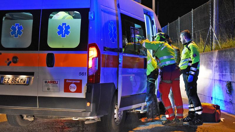 Magenta, ragazza di 19 anni investita da una moto in via Milano e sbalzata per decine di metri: è grave