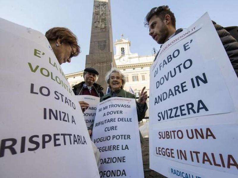 Suicidio assistito negato,Â  Coletta, affetta da Sla, ricorre ai giudici: Â«Ho diritto di non essere condannata a soffrireÂ»