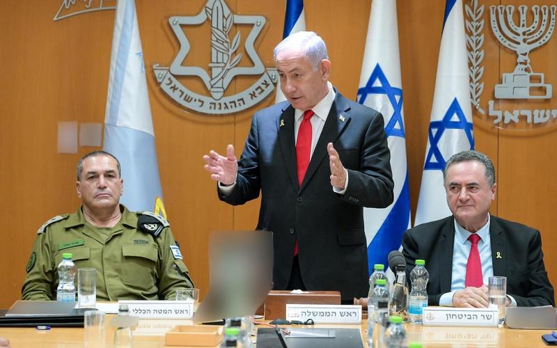 Netanyahu holding talks on Gaza war plans as loyalists launch attacks on IDF chief