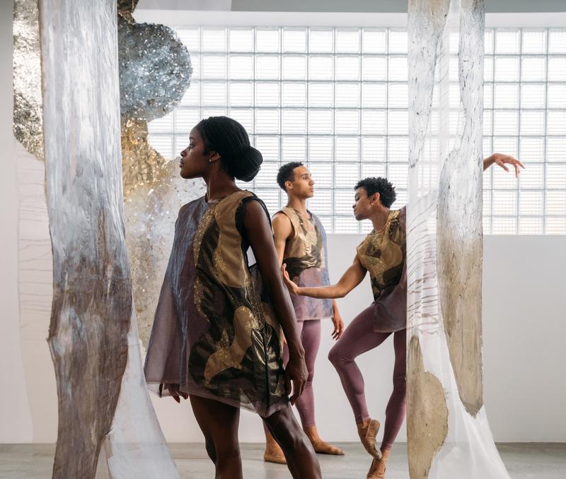 Live Performance in the Art World: Genuine Cross-Pollination or an Aesthetic Accessory?