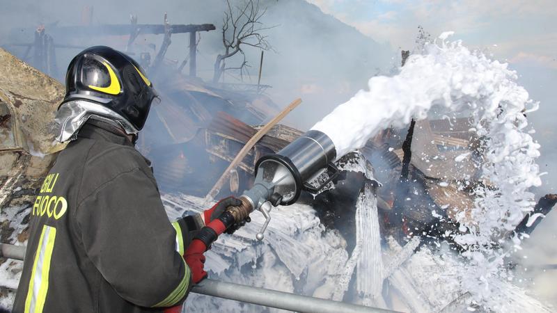 Incendio a Teglio: agriturismo devastato dalle fiamme