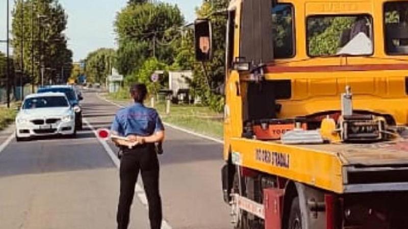 Cadelbosco Sopra, ciclista ferito nello schianto con un autocarro